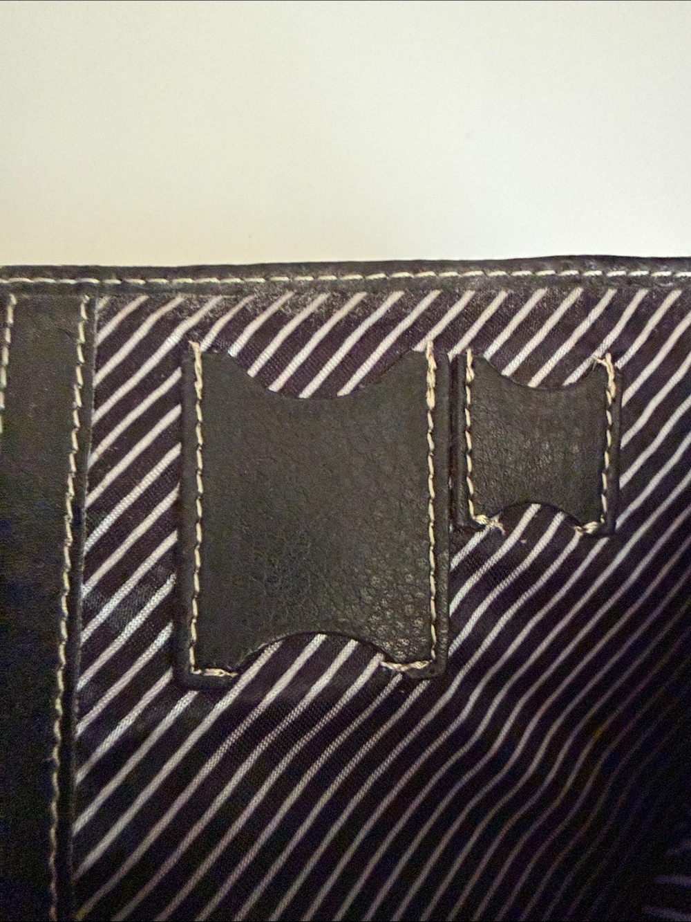 Black Travel Card & Key Organizer with Plane Emblem - Picture 5 of 6
